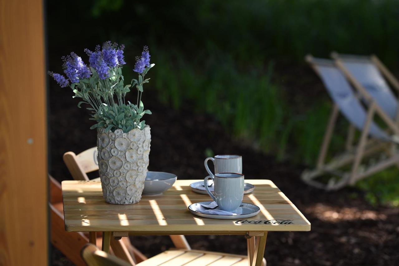 Hotel Glamping Hluboka à Hluboká nad Vltavou Extérieur photo