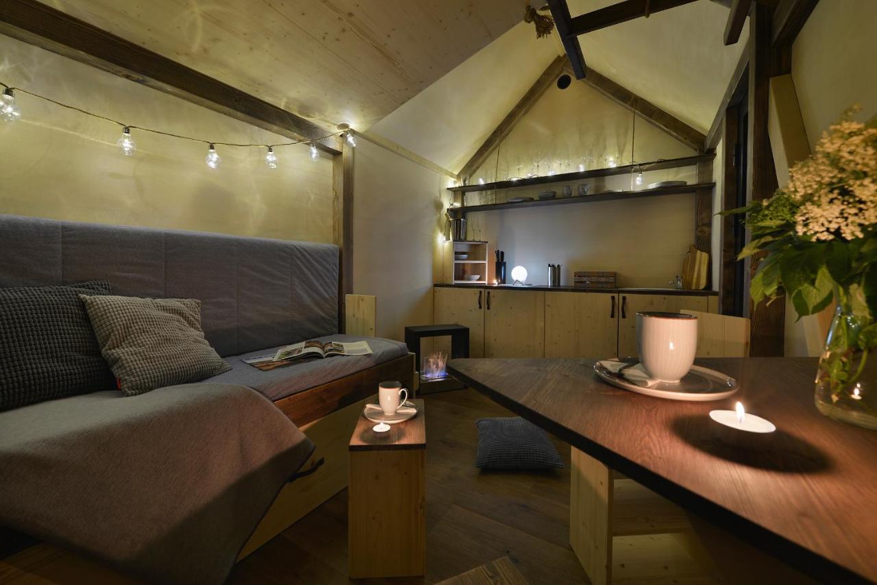 Hotel Glamping Hluboka à Hluboká nad Vltavou Extérieur photo